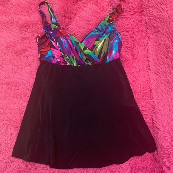 St. John’s Bay Bathingsuit - Picture 1 of 4